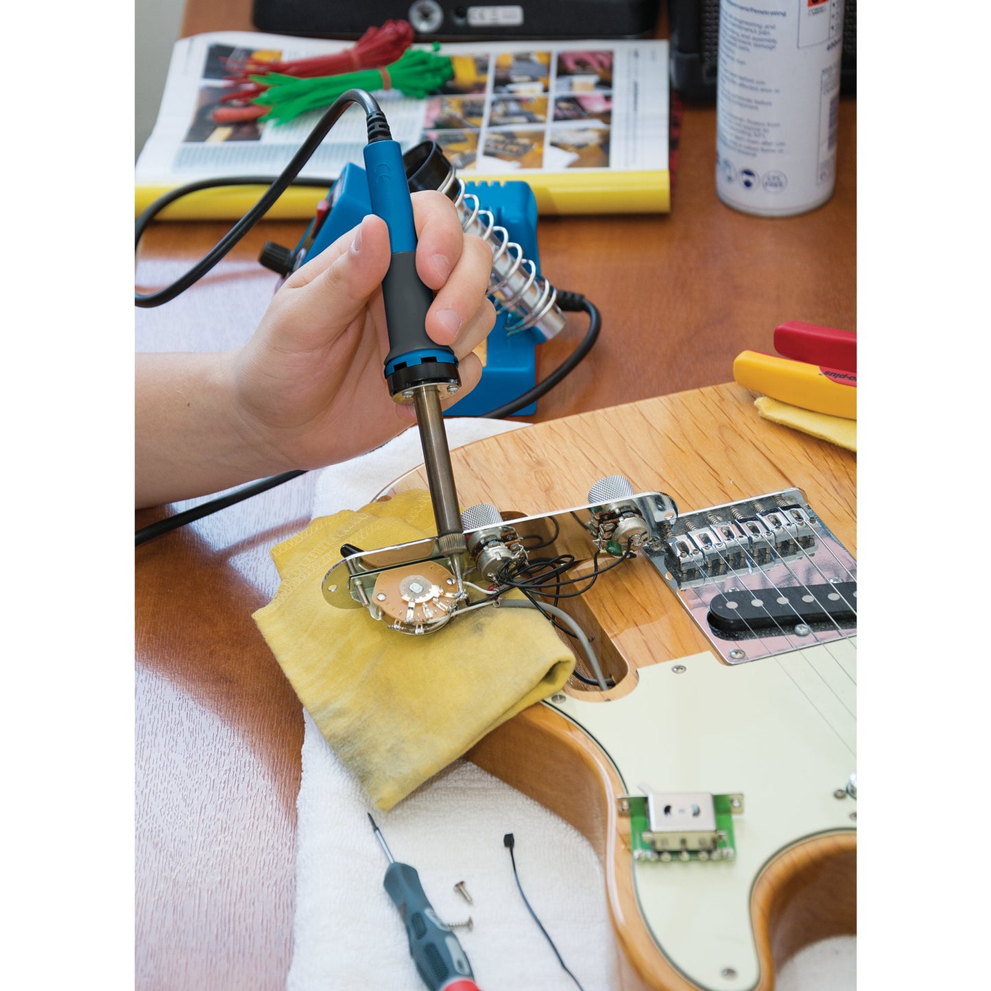 Draper 230V Soldering Station 40W Overheat Protection Stand And Tip Sponge 61478