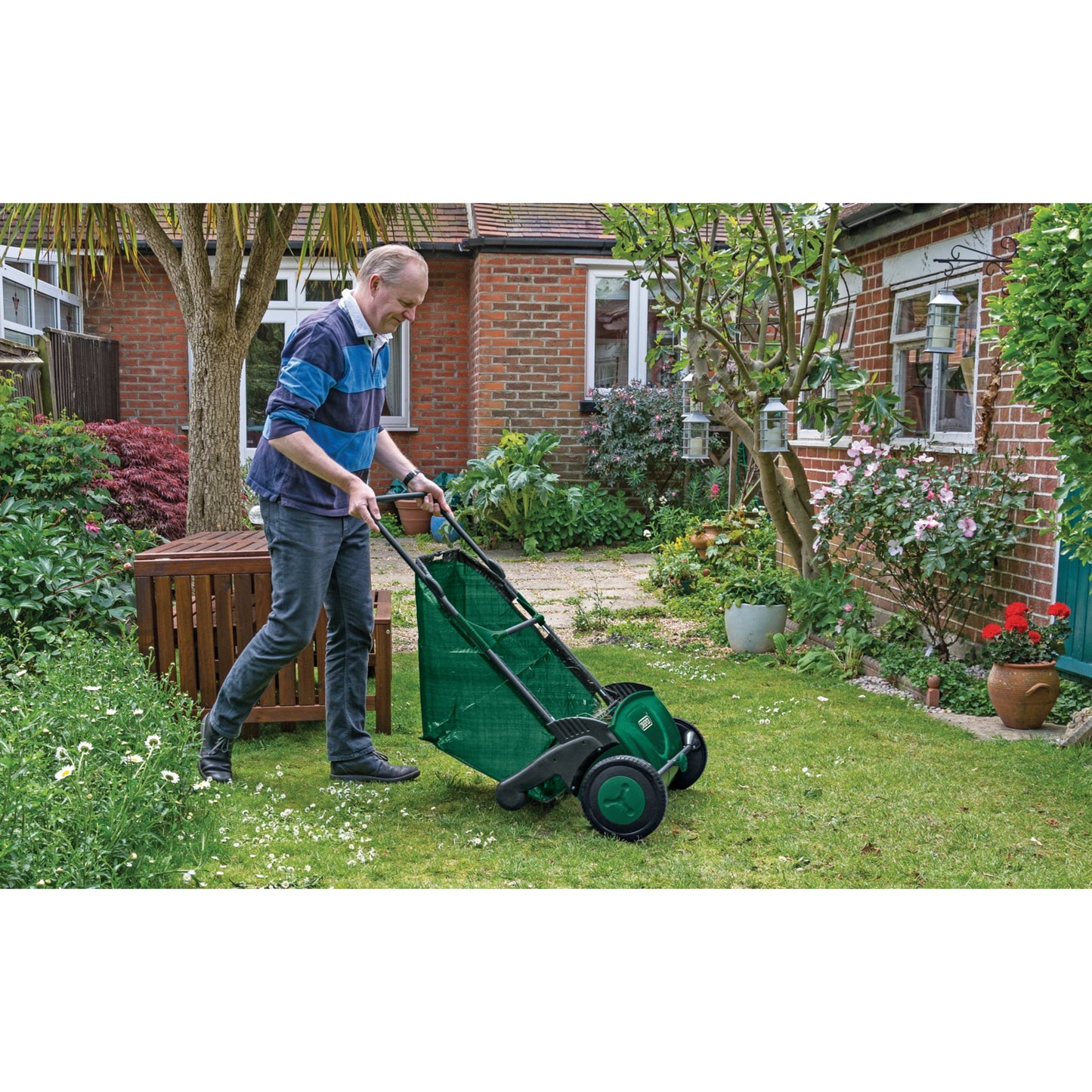Draper Garden Sweeper 21" For Leaves Grass And Gardening Debris 82754