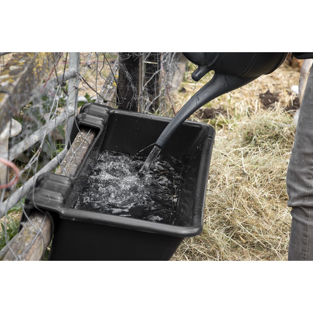 Sealey Hook Over Cattle Trough 40L Size 800 x 390 x 300mm Plastic AFT08