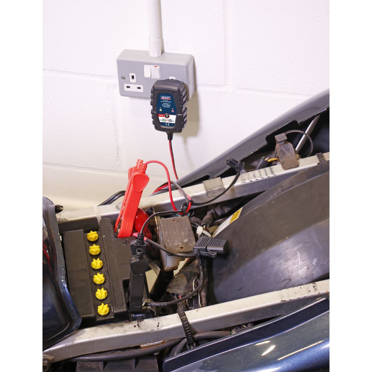 Sealey Compact Smart Trickle Charger & Maintainer 1A 6/12V AUTOCHARGE100HF