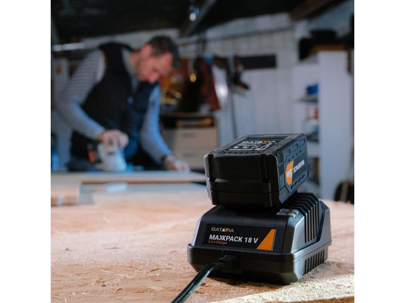 Batavia Charger 18V MAXXPACK Input 220 240V 50-60 Hz Output 18V BAT7064160