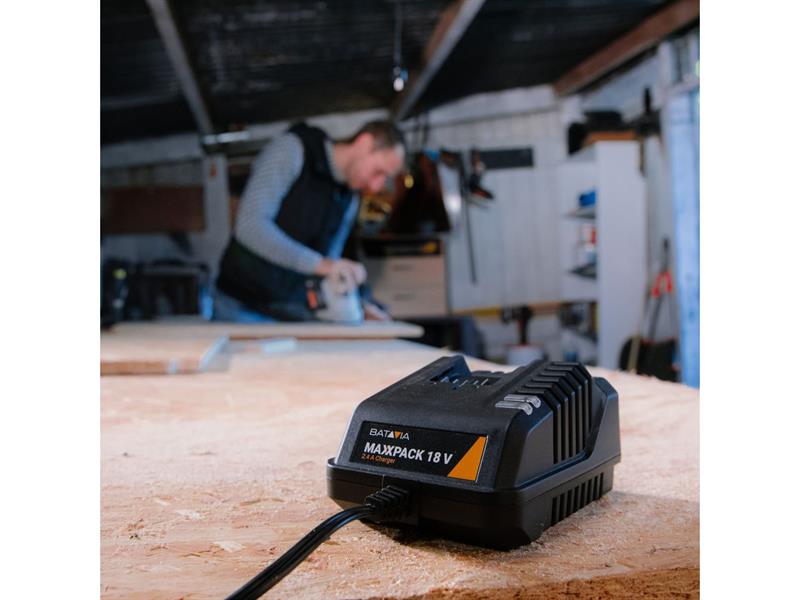 Batavia Charger 18V MAXXPACK Input 220 240V 50-60 Hz Output 18V BAT7064160