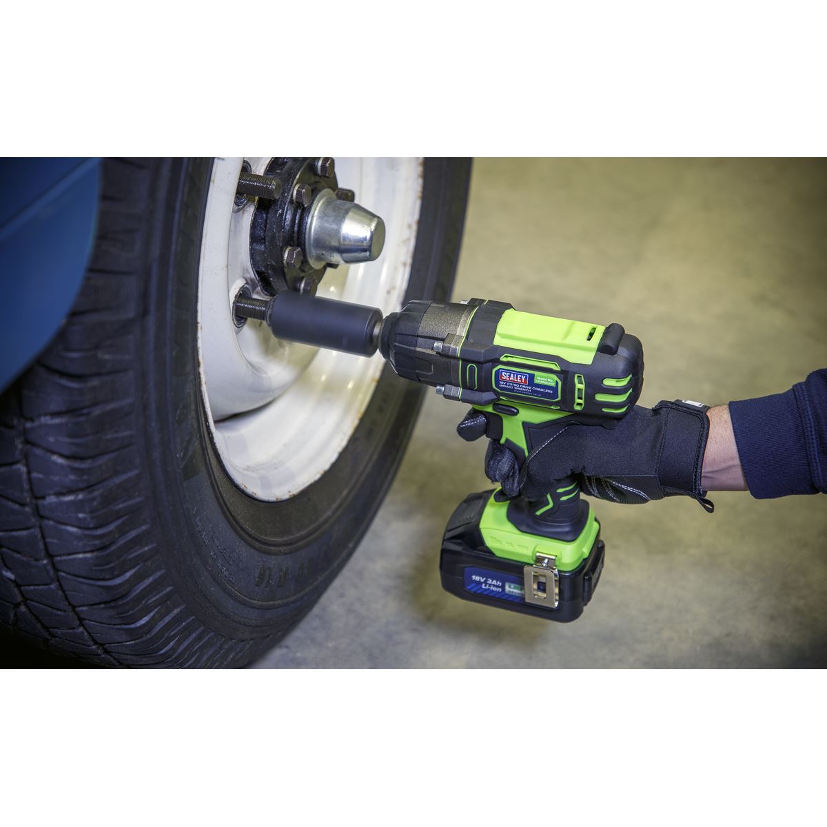 Sealey Cordless Impact Wrench 18V 3Ah Lithium-ion 1/2"Sq Drive Hi-Vis CP400LIHV