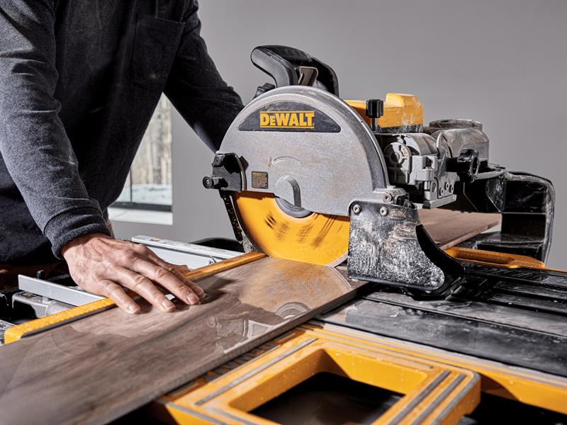 DEWALT D36000 Wet Tile Saw 1500W 110V Speed 4,200 min Blade 250mm DEWD36000L