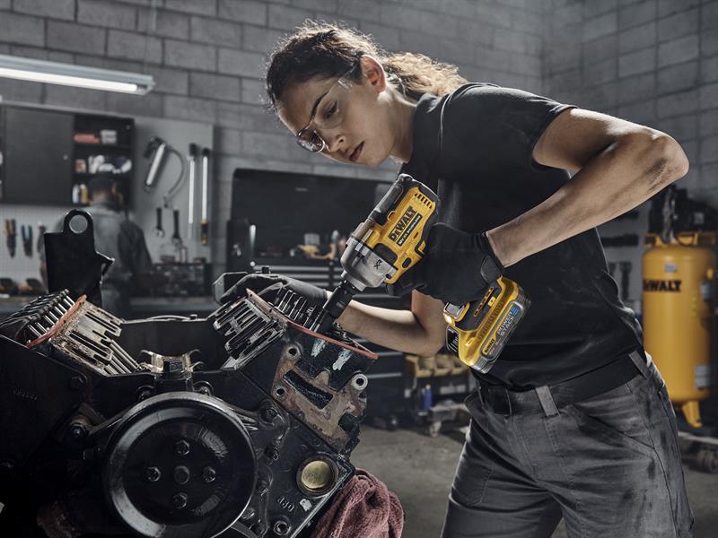 DEWALT DCF891H2T XR BL 1/2in HR Anvil Impact Wrench 18V 2 x 5.0Ah POWERSTACK™ Li-ion DEWDCF891H2T