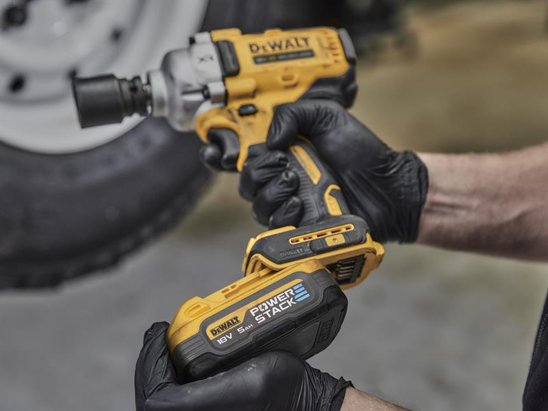 DEWALT DCF891H2T XR BL 1/2in HR Anvil Impact Wrench 18V 2 x 5.0Ah POWERSTACK™ Li-ion DEWDCF891H2T