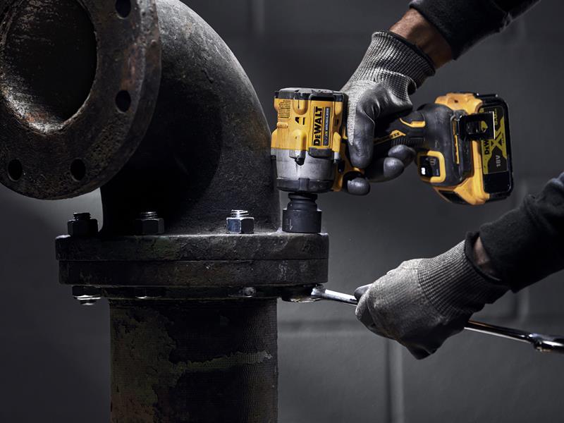 DEWALT DCF921P2T XR BL 1/2in Impact Wrench 18V 2 x 5.0Ah Li-ion DEWDCF921P2T