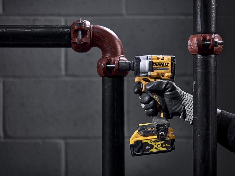 DEWALT DCF922P2T XR BL 1/2in Impact Wrench 18V 2 x 5.0Ah Li-ion DEWDCF922P2T
