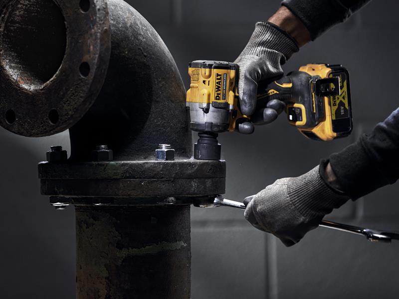 DEWALT DCF922P2T XR BL 1/2in Impact Wrench 18V 2 x 5.0Ah Li-ion DEWDCF922P2T