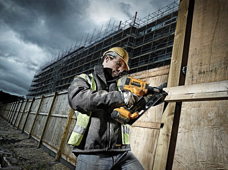 DEWALT DCN692P2 Cordless XR 2-Speed First Fix Nailer 90mm 18V 2 x 5.0Ah Li-ion DEWDCN692P2