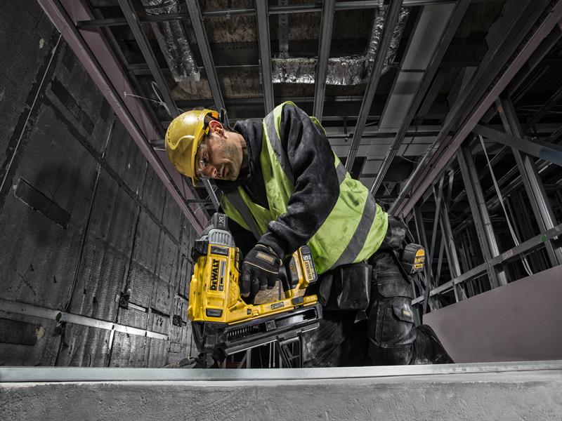 DEWALT XR Brushless Concrete Nailer 18V 2 x 5.0Ah Li-ion DEWDCN890P2