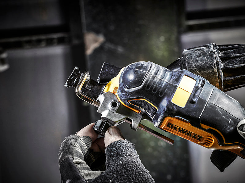 DEWALT DCS355M2 XR Brushless Oscillating Multi-Tool 18V 2 x 4.0Ah Li-ion DEWDCS355M2