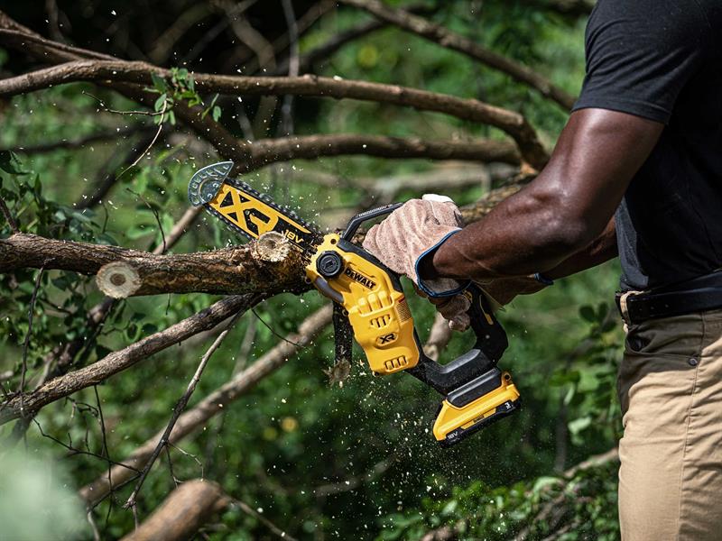 DEWALT XR Pruning Chain Saw 18V 1 x 5.0Ah Li-ion Bar Length 20cm DEWMPS520P1