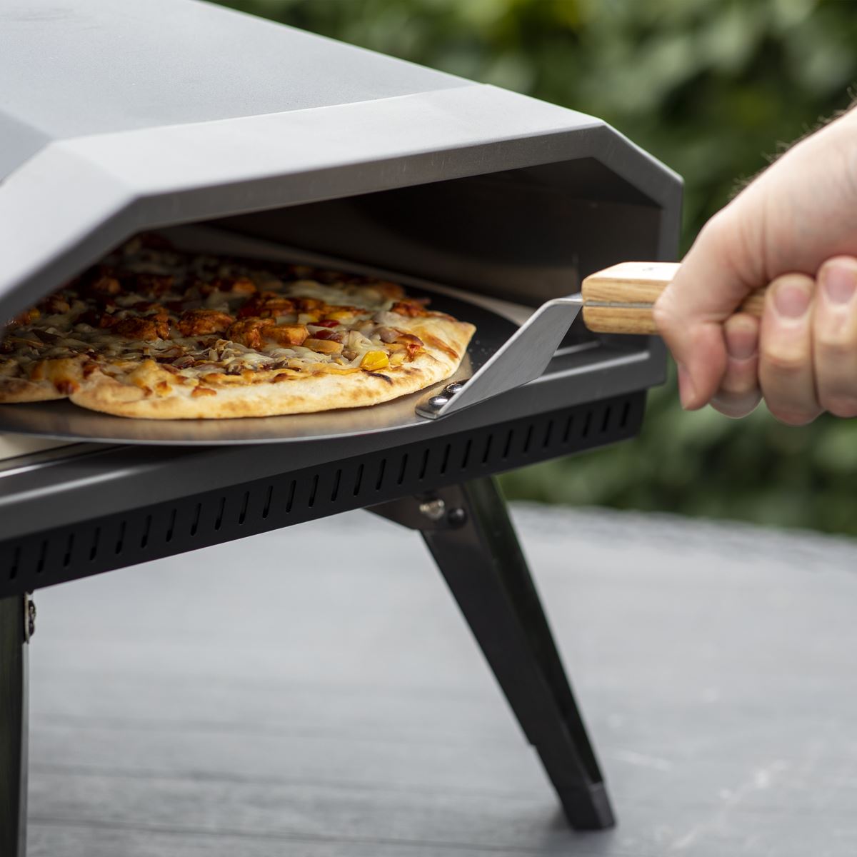 Sealey Dellonda Gas Pizza Oven with Gas Regulator, Water Resistant Cover/Carry Bag & 12" Pizza Peel DG257