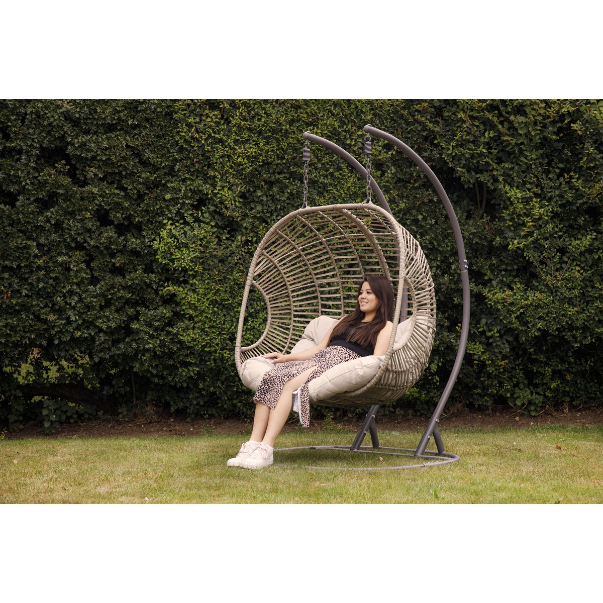 Dellonda Egg Hanging Swing Chair Wicker Rattan Basket Steel Frame Double DG61