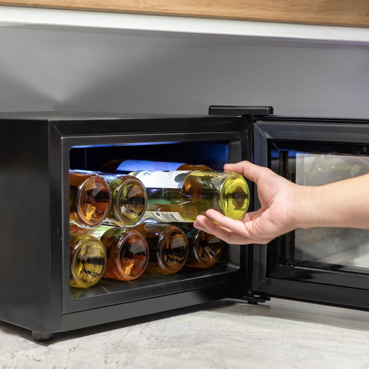 Baridi 8 Bottle Wine Cooler Thermoelectric 5-18 C Touch Control DH218