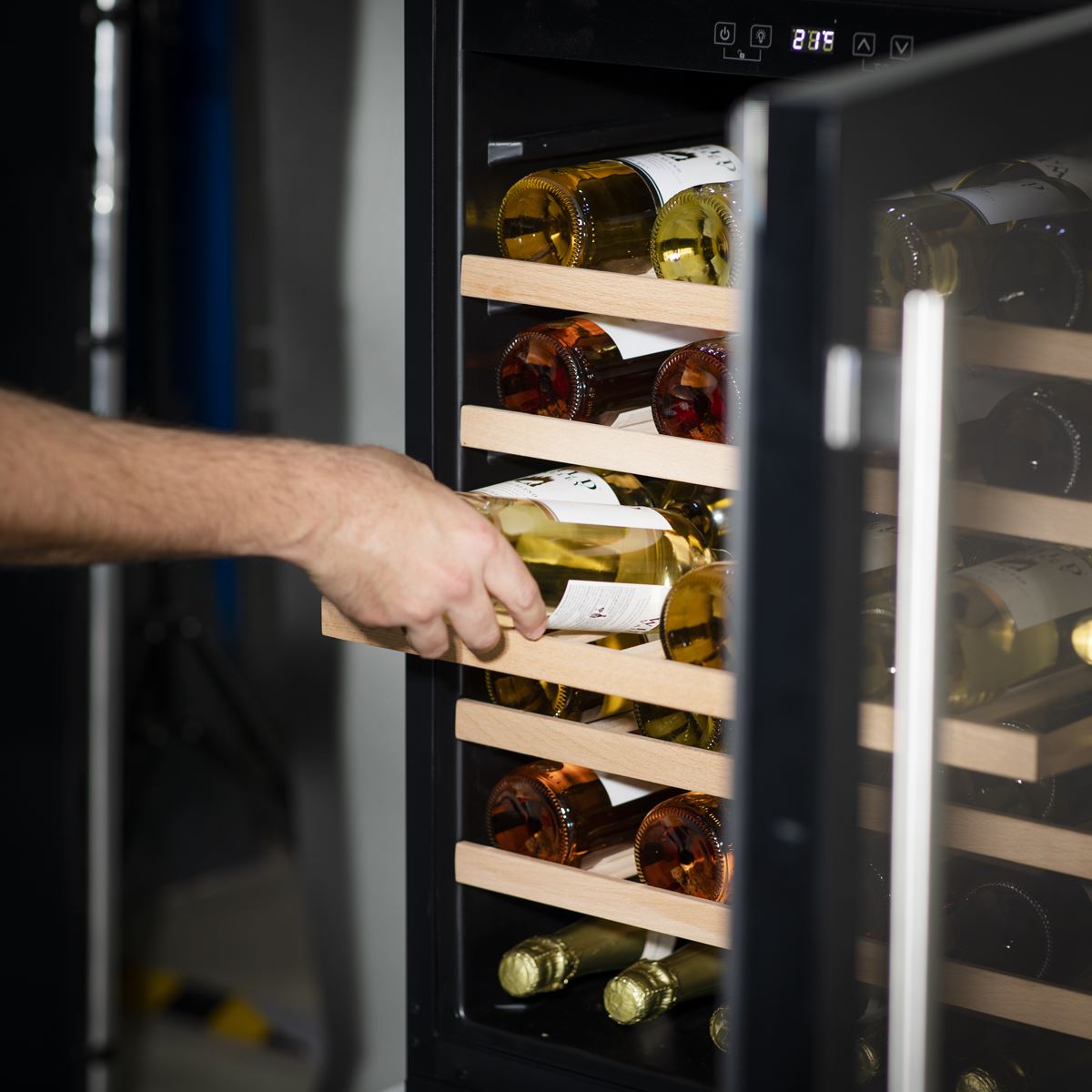 Baridi 54 Bottle Wine Cellar Fridge Digital Touch Screen Controls Black DH78