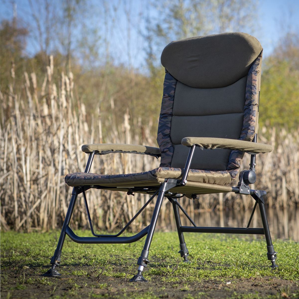 Dellonda Deluxe Portable Fishing Camping Chair Reclining Padded Armrests DL73