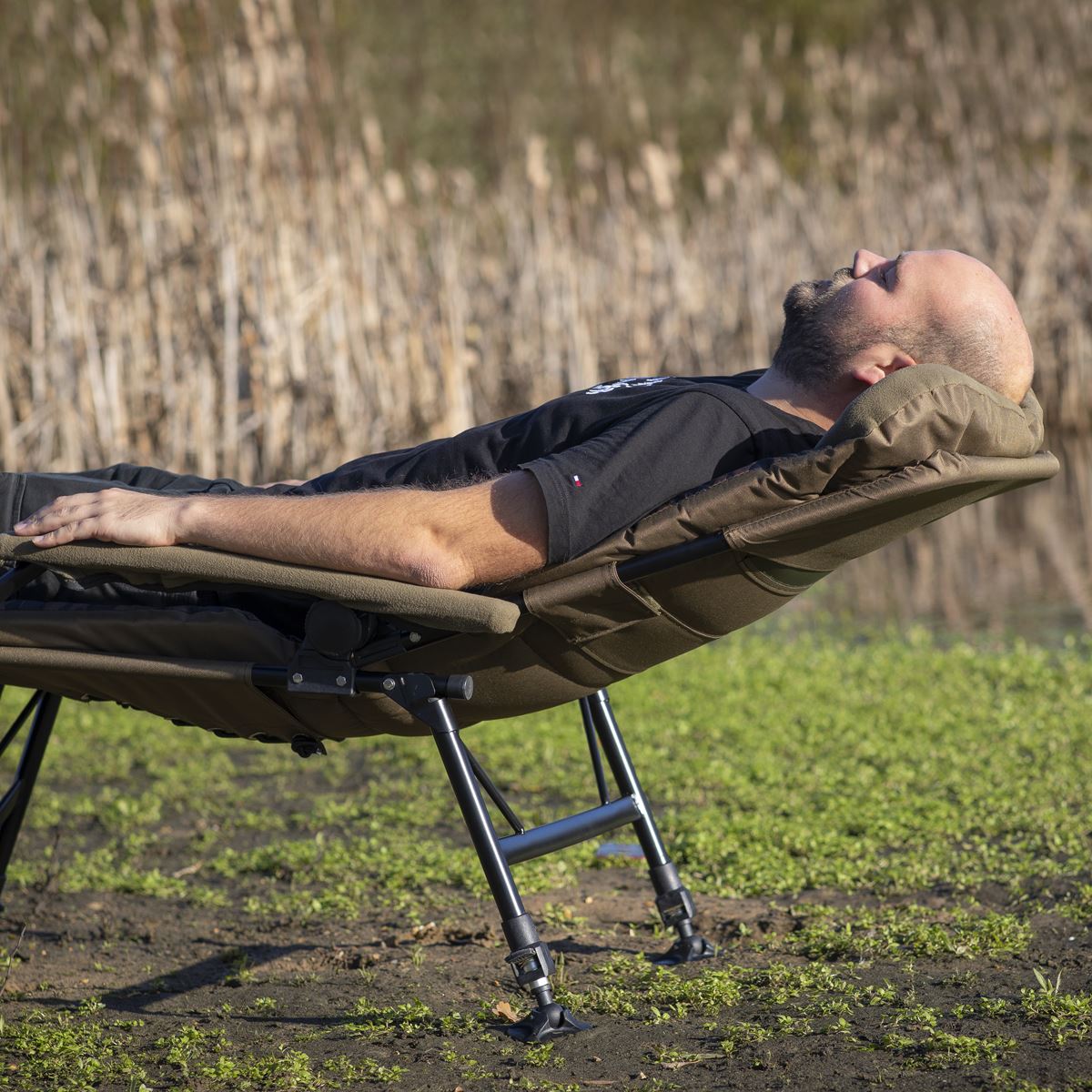Dellonda Deluxe Portable Fishing Camping Chair Reclining Padded Armrests DL73