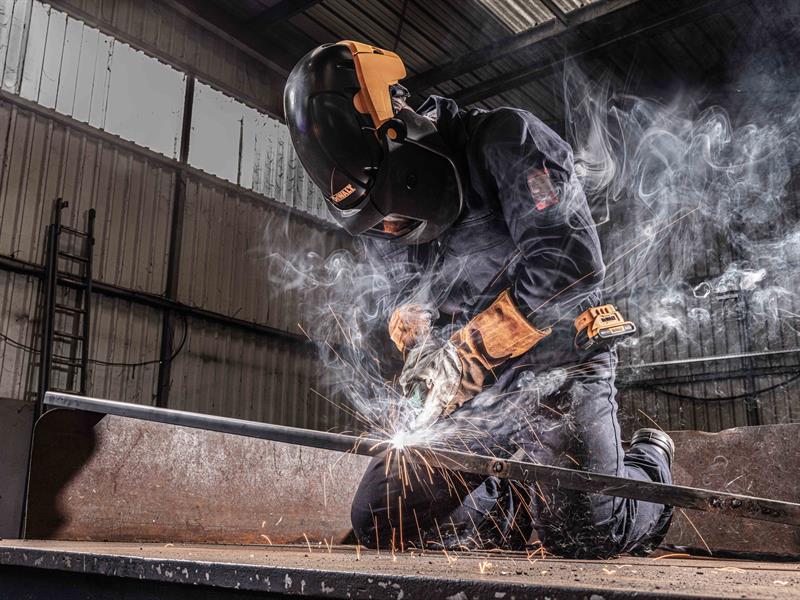 DEWALT Powered Air Purifying Welding Respirator Including Battery DWRGB2WD21