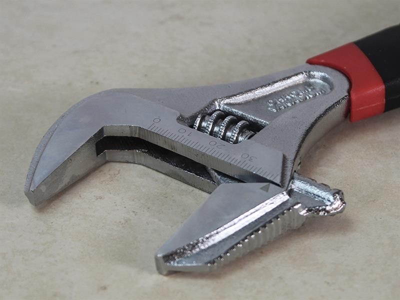 Faithfull Wide Mouth Adjustable Spanner 200mm Jaw Capacity 46mm FAIAS200W46