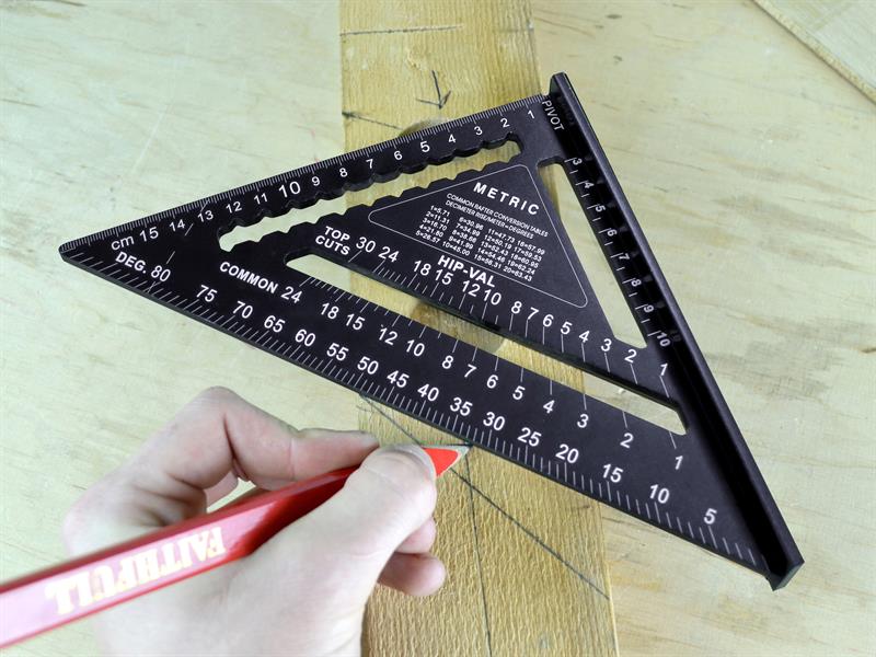 Faithfull 180mm Quick Roofing Square Black Aluminium Metric FAICSQ7MCNC