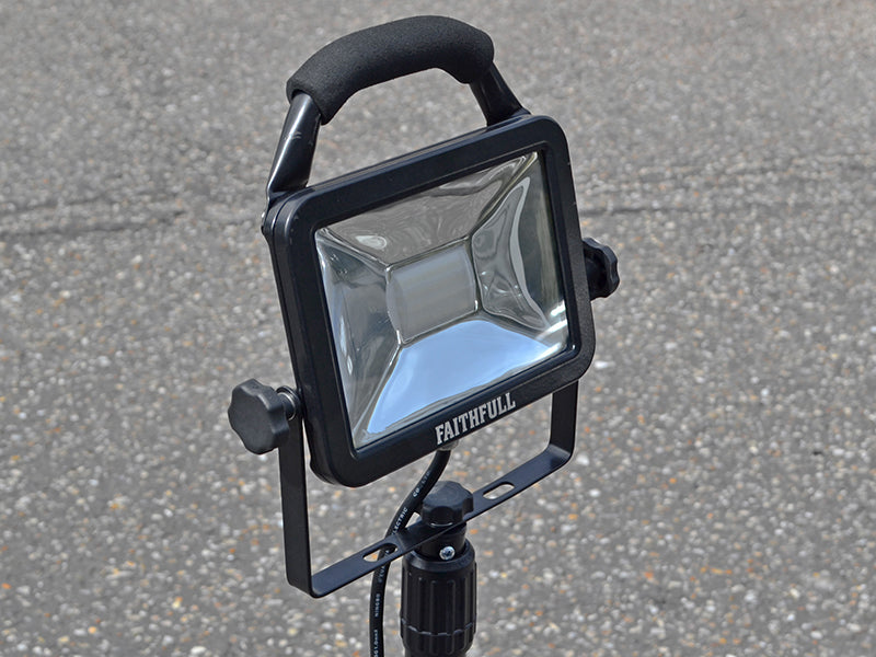 Faithfull Power Plus FPPSLLED20VL SMD LED Single Head Tripod Site Light 20W 1800 Lumens 110V
