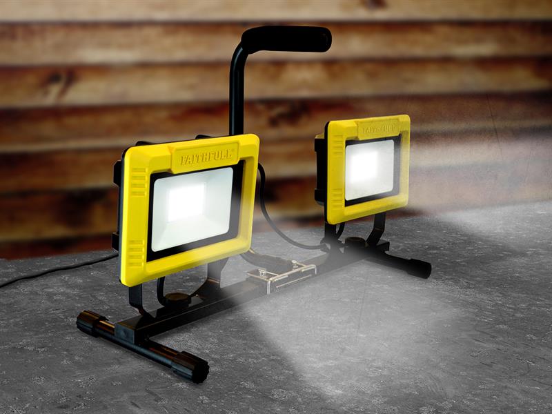 Faithfull Power Plus SMD LED Twin Tripod Site Light 60W 2 x 2700 Lumens 240V FPPSLLED60V