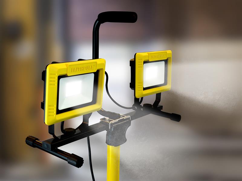 Faithfull Power Plus SMD LED Twin Tripod Site Light 60W 2 x 2700 Lumens 240V FPPSLLED60V
