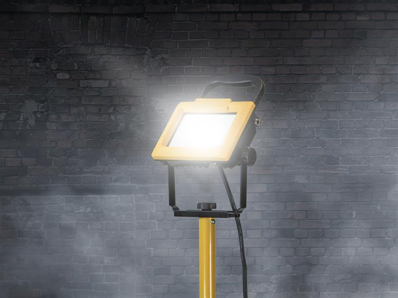 Faithfull Power Plus SMD LED Tripod Site Light 35W 240V FPPSLT35V