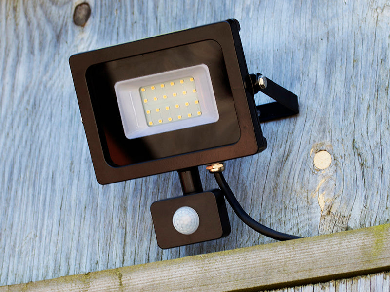 Faithfull Power Plus SMD LED Security Light with PIR 10W 800 lumen 240V FPPSLWM10S