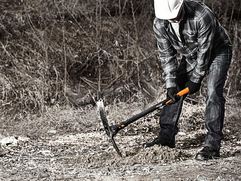 Fiskars Pick Mattock 2.27kg 5 lb Length 914mm Soft Grip Handle FSK1020166