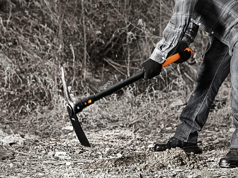 Fiskars Pick Mattock 2.27kg 5 lb Length 914mm Soft Grip Handle FSK1020166