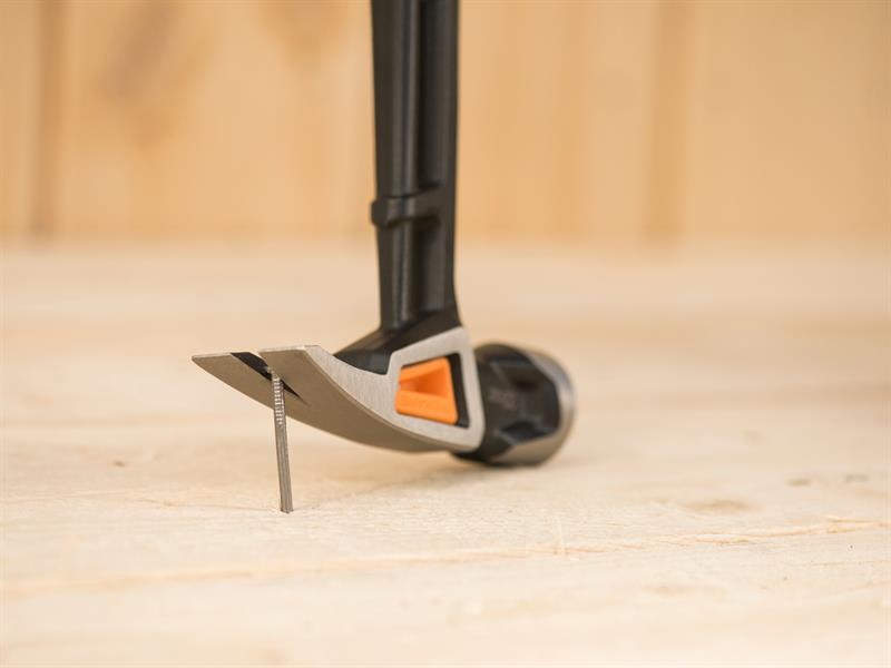 Fiskars IsoCore General Use Nail Hammer 570g 20oz SoftGrip Handle FSK1020214