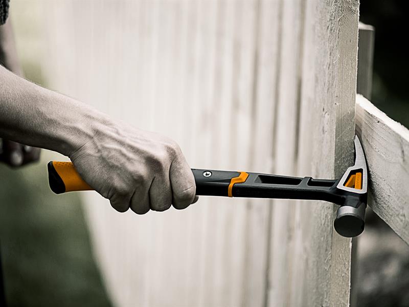 Fiskars IsoCore General Use Nail Hammer 570g 20oz SoftGrip Handle FSK1020214