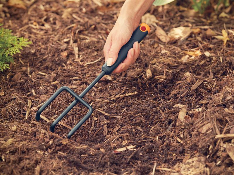 Fiskars Ergo Cultivator Durable And Lightweight Tool FSK1027019