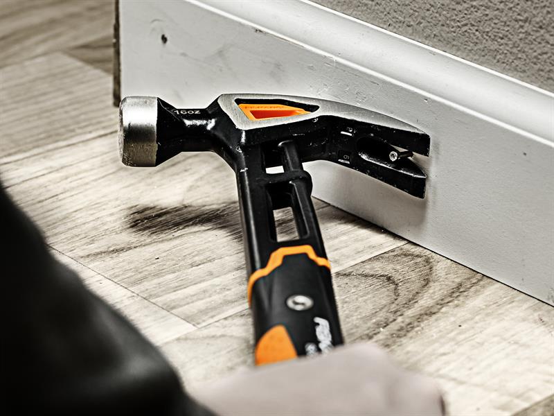 Fiskars IsoCore Curved Finishing Nail Hammer 450g 16oz Soft Grip FSK1027202