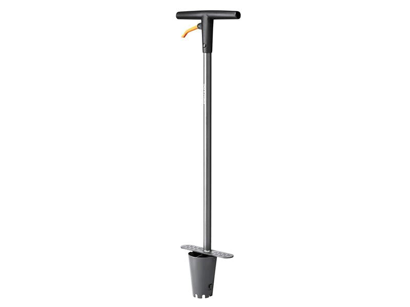Fiskars Ergo Standing Bulb Planter Length 100cm Trigger Soil Release FSK1057078