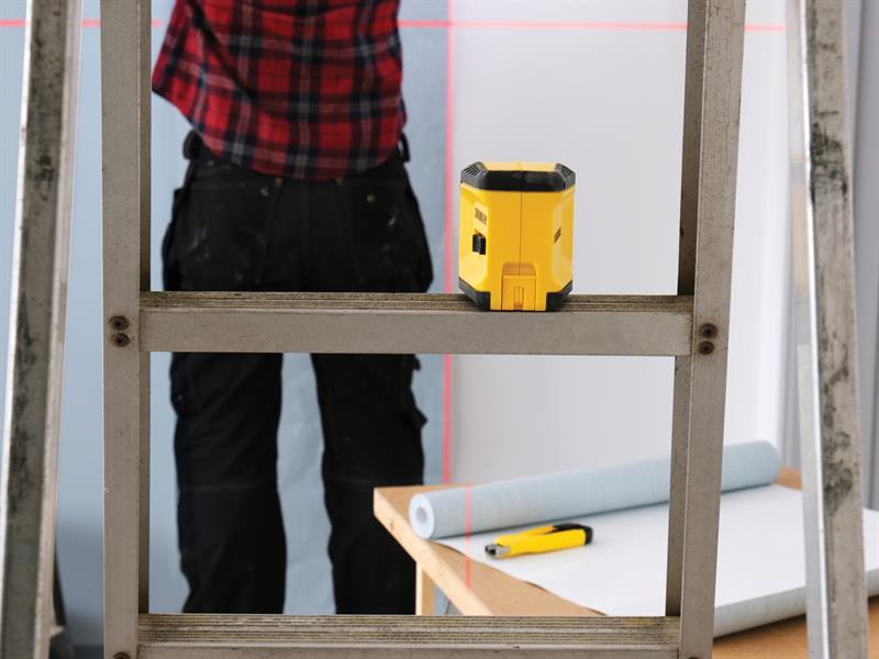 STANLEY® Intelli Tools C-Line Cross Line Laser Level INT077611