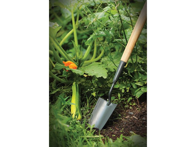 Kent & Stowe Carbon Steel Long Handled Trowel, FSC® K/S70100227