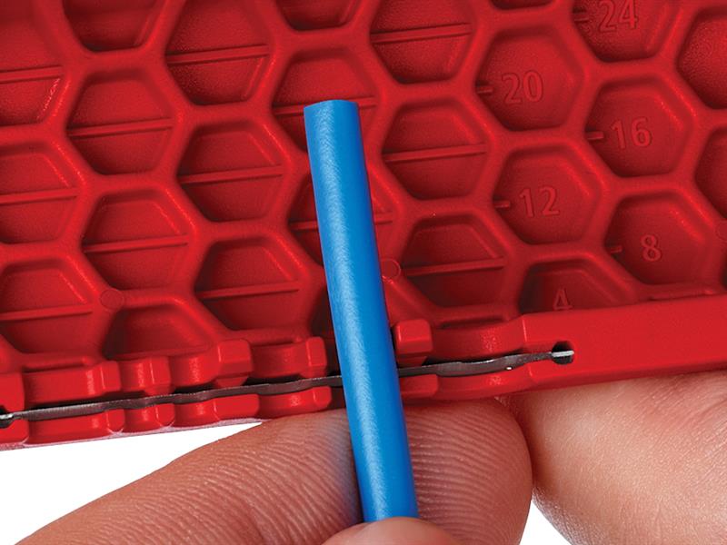 Knipex TwistCut Corrugated Pipe Cutter 100mmRecessed Blades KPX902202