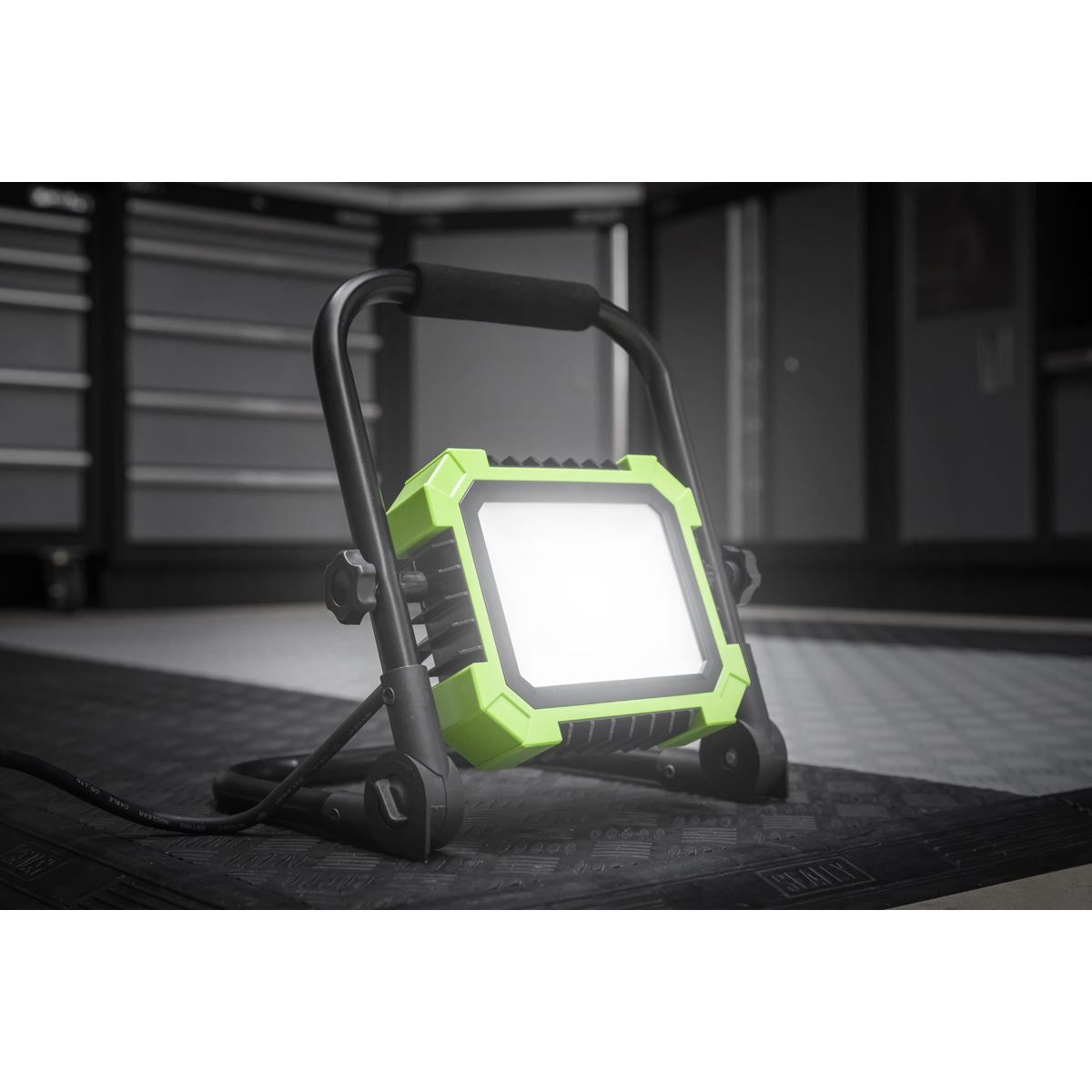 Sealey Portable Floodlight 24W SMD LED 230V size 235 x 270 x 58mm LED24WL