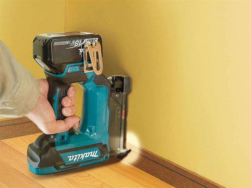 Makita LXT Pin Nailer 18V 2 x 5.0Ah Li-ion 23 Ga Nails Length 15-35mm DPT353RTJ