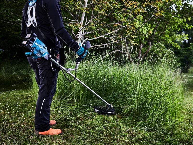 Makita LXT BL Brush Cutter 36V With 2 x 18V Batteries 6.0Ah Li-ion DUR369APG2