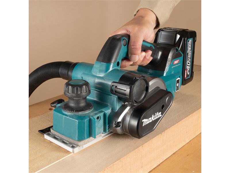 Makita KP001GD201 XGT 40Vmax Planer 40V 2 x 2.5Ah Li-ion MAKKP001GD20
