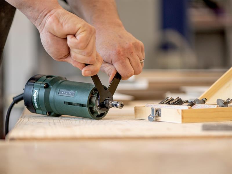 Metabo Trim Router 500W 240V Collet Chuck Bore: 6.35mm Cable Length 2m FM 500-6