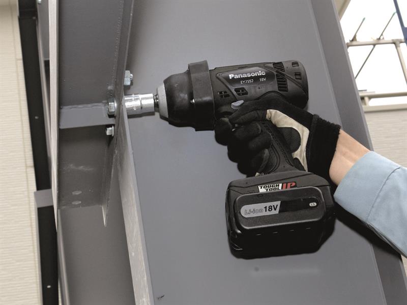 Panasonic Heavy Duty Impact Wrench 18V 2 x 5.0Ah Li-ion 1/2 Inch Drive EY7552