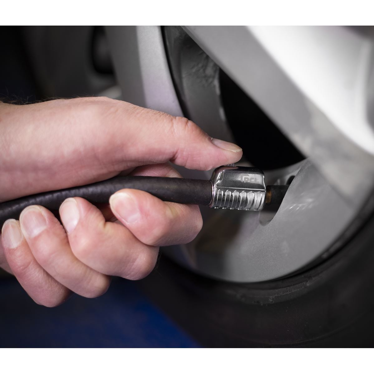 Sealey 90� Angled Swivel Tyre Inflator Clip-On Connector 1/4"BSP(F) PCL6A
