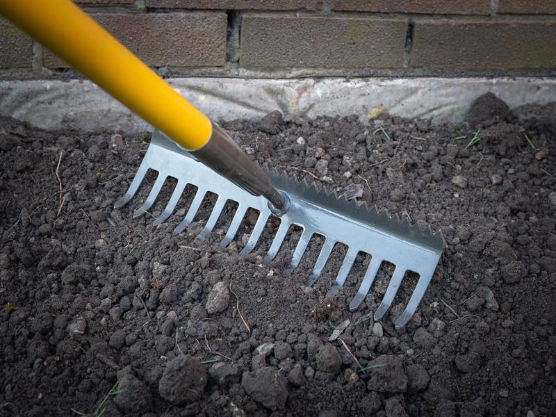 Roughneck Sharp-Edge Soil Rake ROU68302