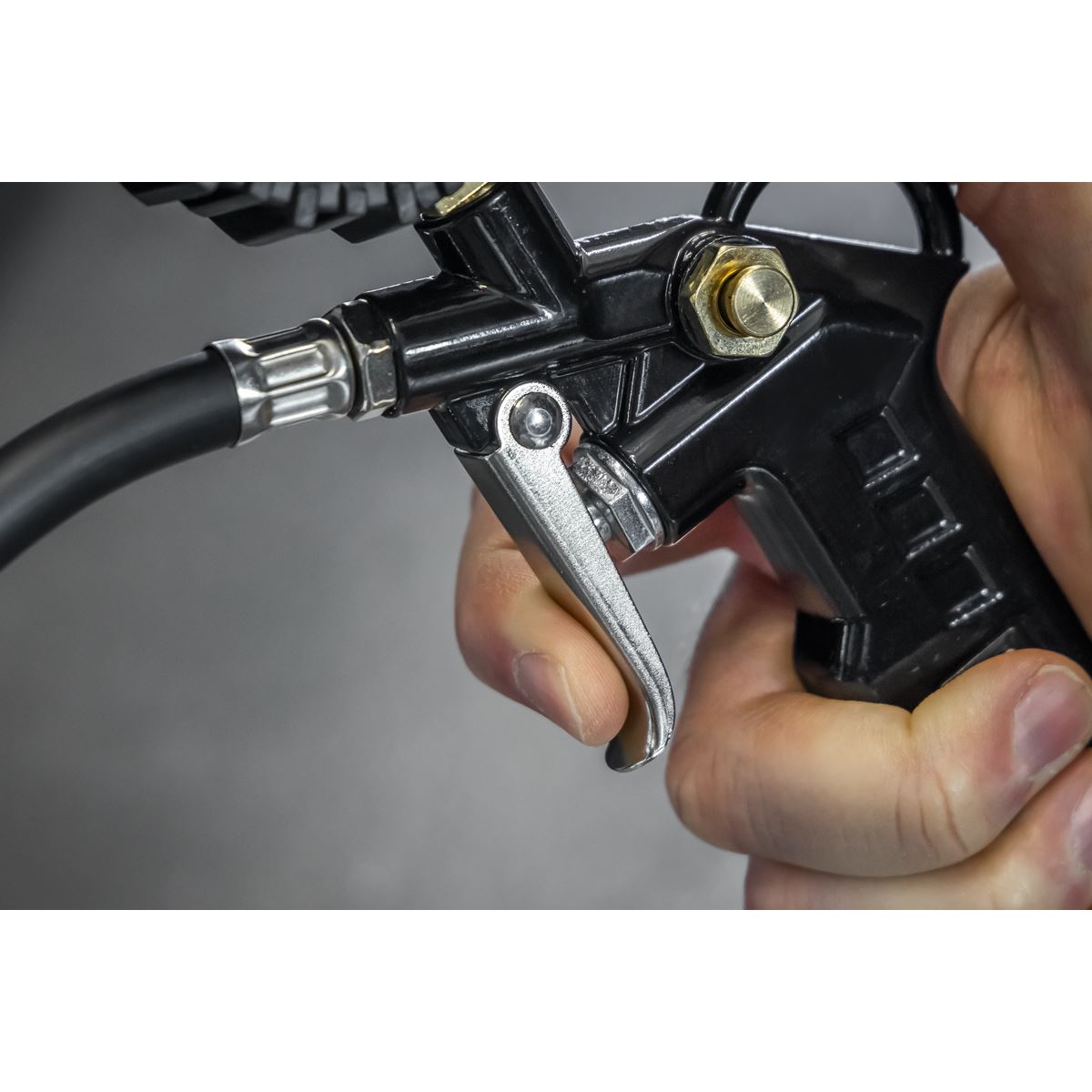 Sealey Digital Pistol Grip Tyre Inflator & Clip-On Connector 320MM Hose SA332D